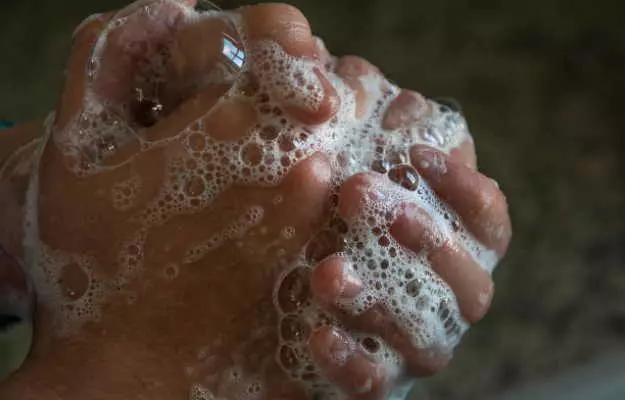 कोविड-19: डॉक्टर बार-बार हाथ धोने के लिए कह रहे हैं; जानिए बचने के लिए कैसे धोएं हाथ