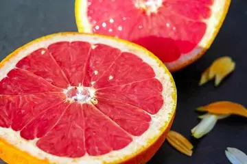 Grapefruit: A Superfruit with Surprising Benefits and Risks