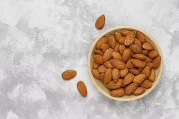 Benefits of Eating Almonds in Summer: Tips for Safe Consumption