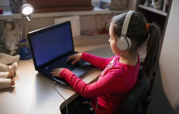ऑनलाइन पढ़ाई का बच्चों की मानसिक ही नहीं, शारीरिक सेहत पर भी पड़ रहा गंभीर असर, जानें