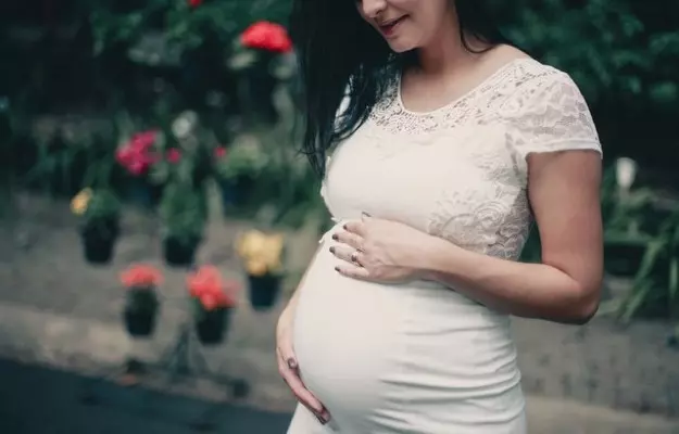 हेपेटाइटिस बी के संचरण (ट्रांसमिशन) को गर्भवती महिला से उसके बच्चे में होने से कैसे रोकें?