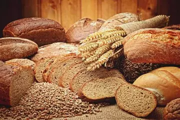 The Health Benefits of Atta Bread vs. Multigrain Bread: Which Wins?