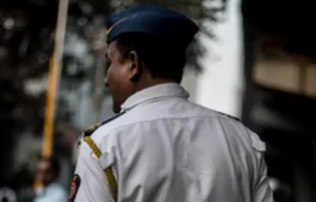 कोविड-19: मुंबई में एक दिन में 300 से ज्यादा पुलिसकर्मी संक्रमित पाए गए, चार की मौत