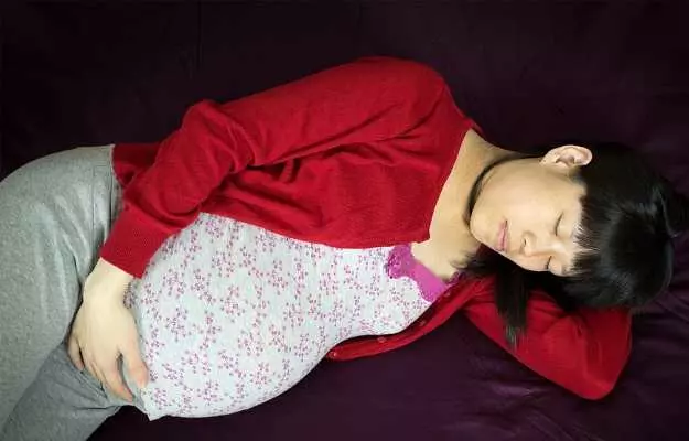 गर्भावस्था में सोते समय इन खास बातों का ध्यान रखें