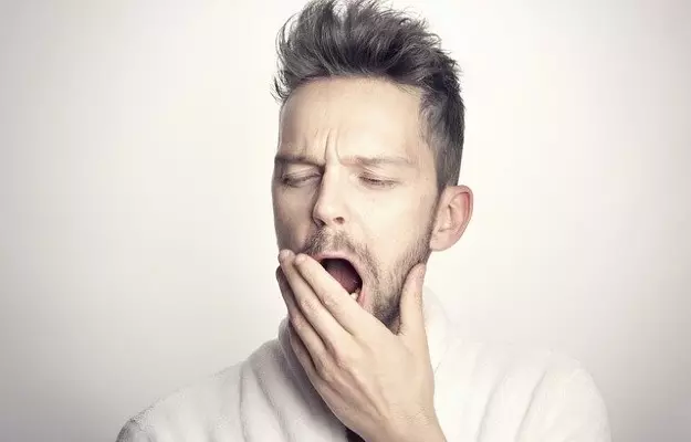 जम्हाई आने का कारण - Benefits and side effects of yawning in hindi