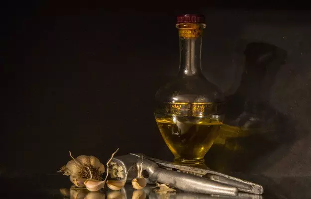 लहसुन के तेल के फायदे और नुकसान - Garlic Oil Benefits and Side Effects in Hindi