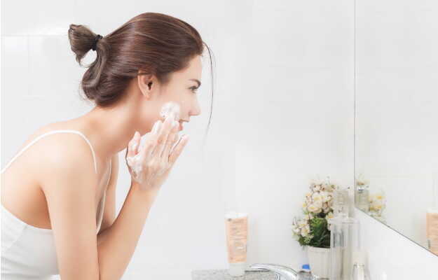 ड्राई स्किन के लिए 9 सबसे अच्छे फेस वाश - Best face wash for dry skin in Hindi