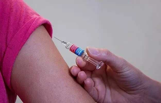 कोविड-19: कोरोना की रोकथाम में सहायक है बीसीजी वैक्सीन, टीके से मरीजों में सांस की तकलीफ हुई कम- रिसर्च