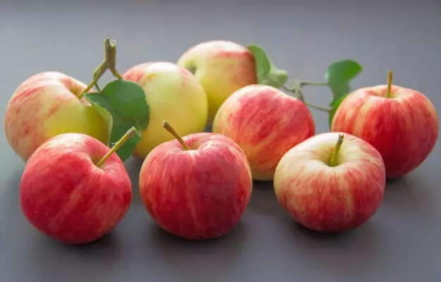 Apple Benefits, Calories, Nutrition facts, Side effects and Uses