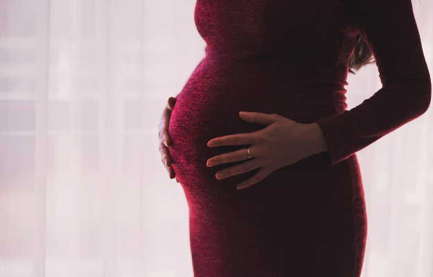 जानें दीपावली पर होने वाले प्रदूषण का गर्भवती और शिशु पर क्या प्रभाव पड़ता है?