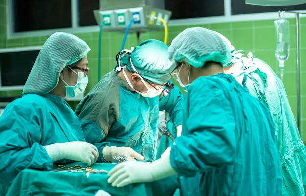 आयुर्वेद डॉक्टरों को सर्जरी करने की अनुमति देने से संबंधित नोटिफिकेशन पर आईएमए की कड़ी प्रतिक्रिया, आयुष मंत्रालय ने दी सफाई