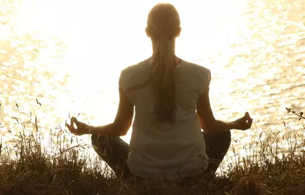 आसान योग जो हर कोई कर सकता है - Yoga for Beginners Video in Hindi