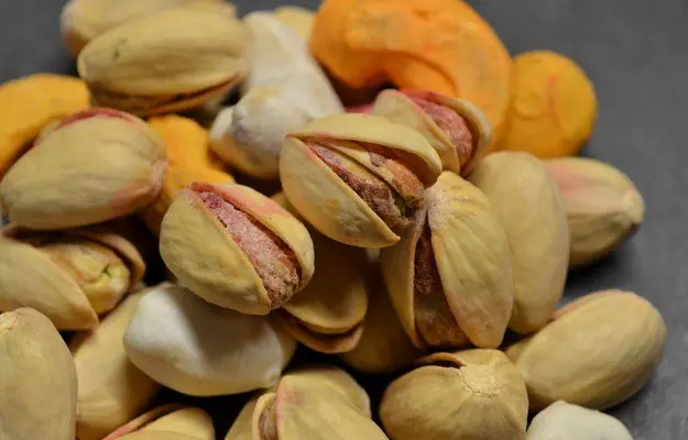 Pistachios (Pista) Benefits, Uses and Side Effects 