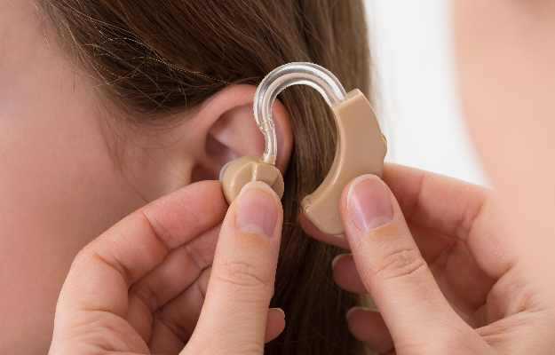 हियरिंग एड (कान की मशीन) - Hearing Aid in Hindi