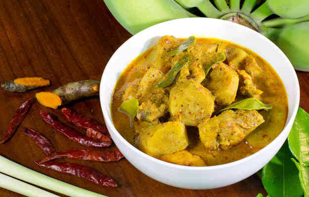 कच्चे केले की सब्जी कैसे बनायें और इसके लाभ - Raw banana sabzi recipe and how it keeps you healthy in Hindi