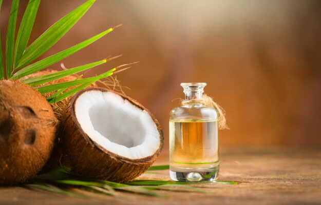 नाभि में नारियल तेल लगाने के फायदे - Benefits of applying coconut oil on navel in Hindi