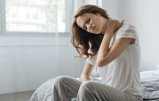 गर्दन दर्द के लिए एक्यूप्रेशर पॉइंट्स - Acupressure points for neck pain in Hindi