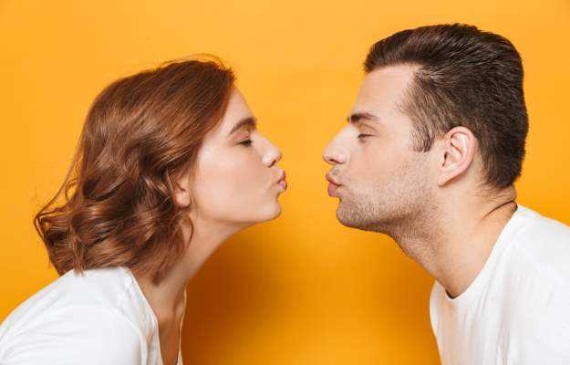 किस (चुम्बन) करने का तरीका - Kiss in Hindi