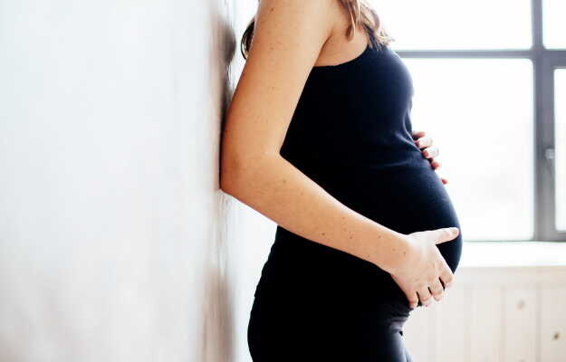 प्रेगनेंसी में पेट कब निकलना शुरू होता है? - When does belly pop out in pregnancy in Hindi