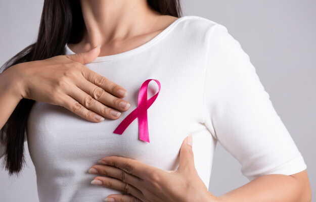 क्या ब्रेस्ट कैंसर में दर्द होता है? - Does breast cancer cause pain in Hindi