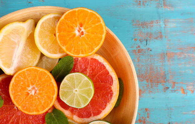विटामिन-सी युक्त फल व उनके फायदे - Vitamin-C rich fruits and benefits in Hindi