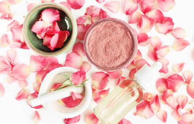 त्वचा के लिए गुलाब के पाउडर के फायदे - Rose powder benefits for skin in Hindi