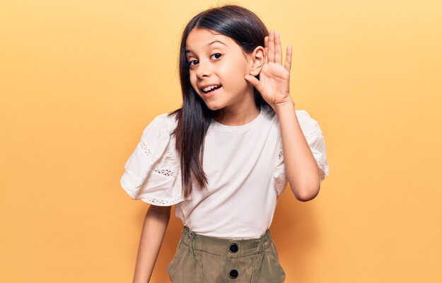 बच्चे को कम सुनाई देने के कारण, लक्षण, इलाज - Child hearing loss causes, symptoms and treatment in Hindi