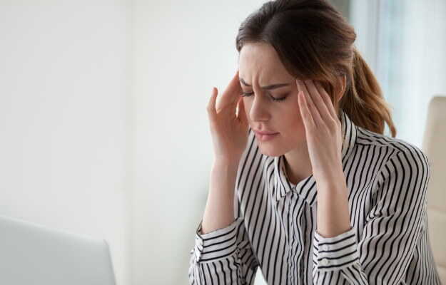 किस विटामिन की कमी से माइग्रेन होता है? - What vitamin deficiency causes migraine in Hindi