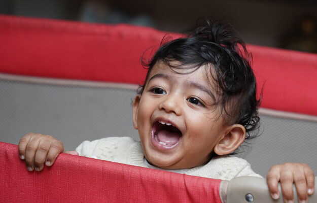बच्चों के दांत निकालने की होम्योपैथिक दवा और इलाज - Homeopathic medicine and treatment for teething in Hindi