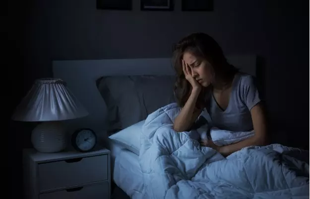स्लीप एंग्जायटी के लक्षण, कारण व इलाज - Sleep anxiety symptoms, causes and treatment in Hindi