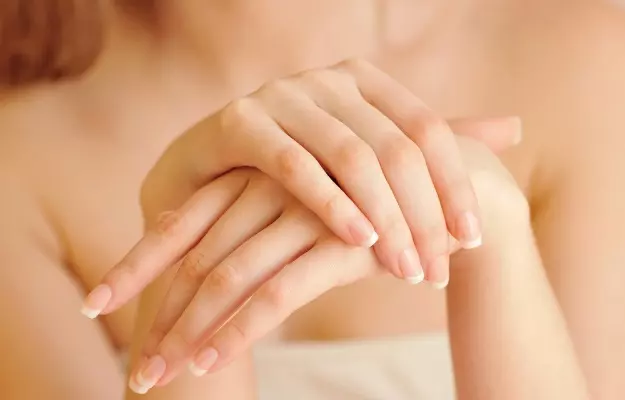 सर्दियों में रूखे हाथों की देखभाल के लिए टिप्स - Tips for dry hands during winter in Hindi