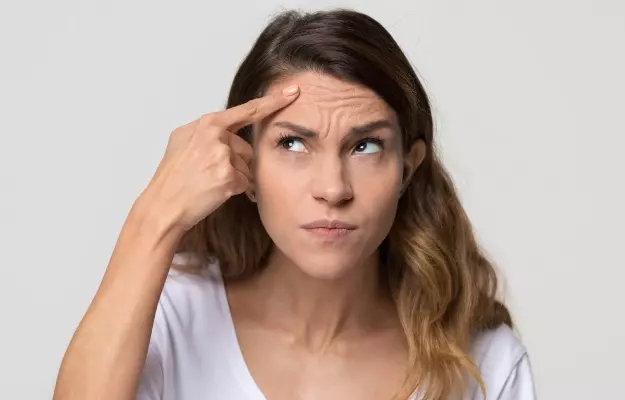 माथे की झुर्रियां हटाने के उपाय - How to get rid of forehead wrinkles in Hindi