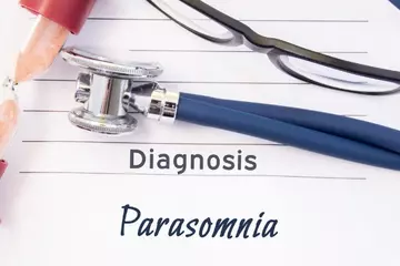 पैरासोम्निया के लक्षण, कारण व इलाज