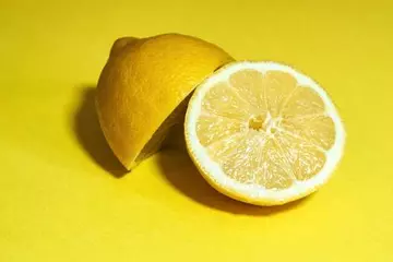 The Power of Lemon: How to Fade Freckles Safely