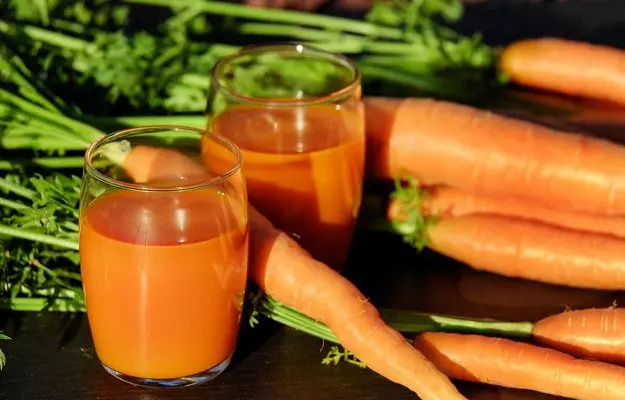 गाजर के जूस के फायदे और नुकसान - Carrot Juice Benefits and Side Effects in Hindi