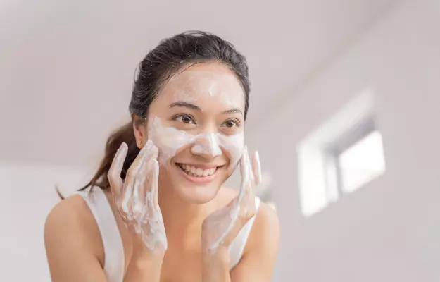 ग्लोइंग स्किन के लिए 5 बेस्ट फेस वाश - 5 Best face wash for dull skin in Hindi
