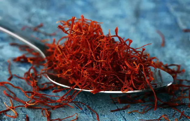  महिलाओं के लिए केसर के फायदे - Know The Remarkable Benefits of Saffron For Female in Hindi 