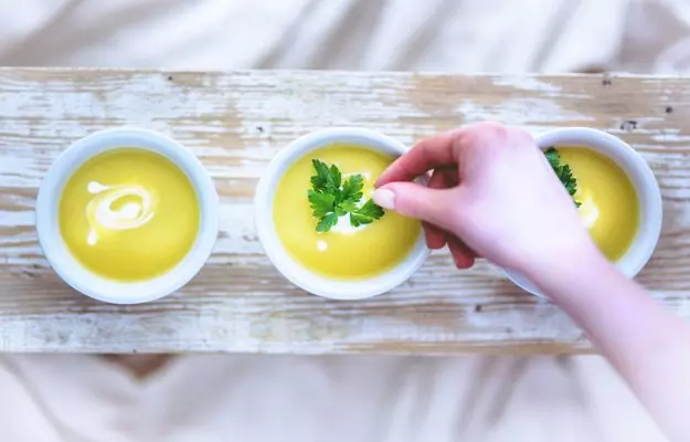 मक्के और हरी मटर सूप रेसिपी - Corn and green peas soup recipe in Hindi