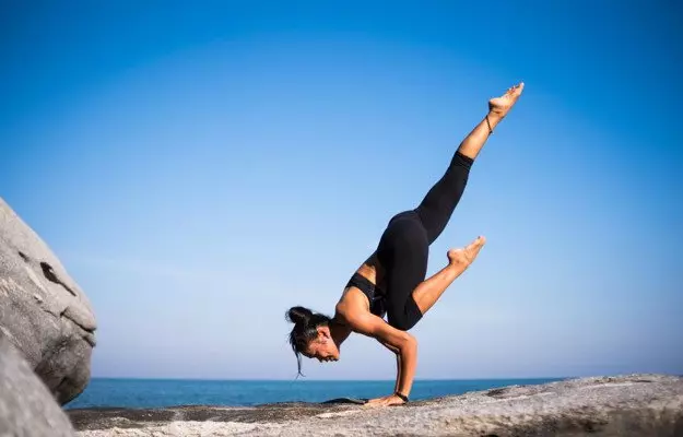 20 मिनट के इस योग अभ्यास से बिना जिम जाये करें पूरे शरीर की चर्बी खत्म