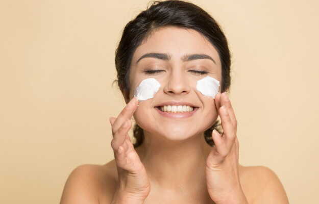 मुंहासों के लिए 8 बेस्ट क्रीम - 8 Best cream for acne in Hindi