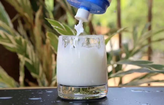 क्लींजिंग मिल्क - Cleansing milk in Hindi