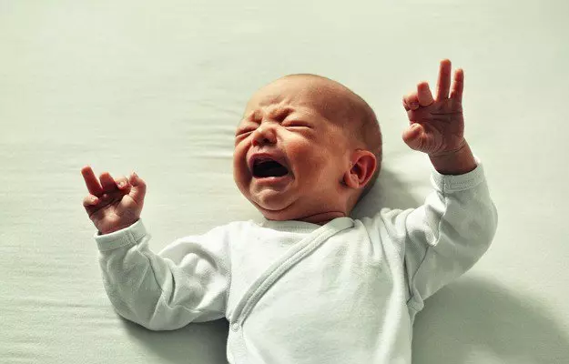नवजात शिशु के पेट में दर्द - Stomach pain in infants in Hindi