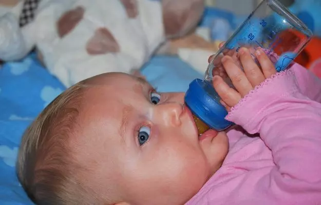 ग्राइप वाटर के फायदे और नुकसान  - Gripe water for newborn in Hindi