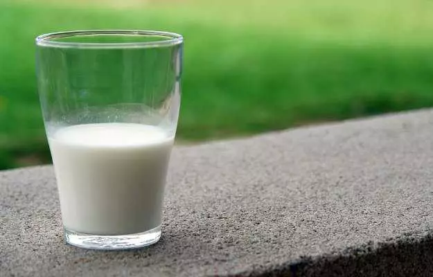 सेहत के लिए ज्यादा फायदेमंद है गाय का दूध या भैंस का दूध?