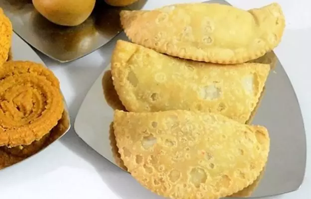 गुजिया बनाने का तरीका - Gujiya recipe in hindi