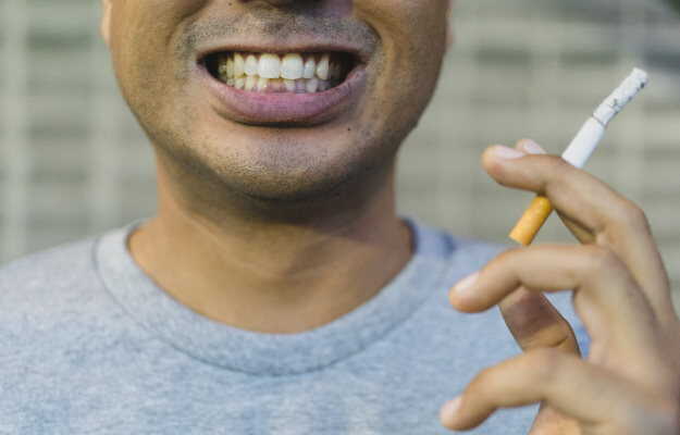 सिगरेट के कारण हो गए हैं होंठ काले तो यह रहे बेहतरीन उपाय