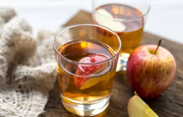 सेब का जूस बनाने की विधि और पीने के फायदे - Apple juice recipe in hindi