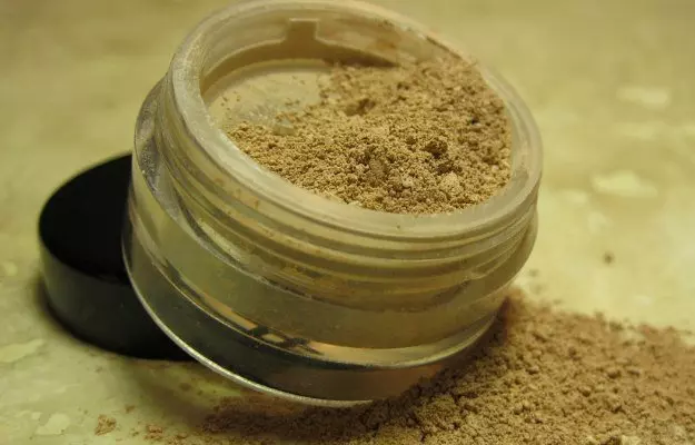 मुल्तानी मिट्टी के फायदे - Multani Mitti (Fuller's Earth) Benefits for  Face, Hair and Skin in Hindi