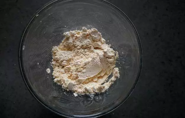 Besan (Gram Flour): benefits and side effects