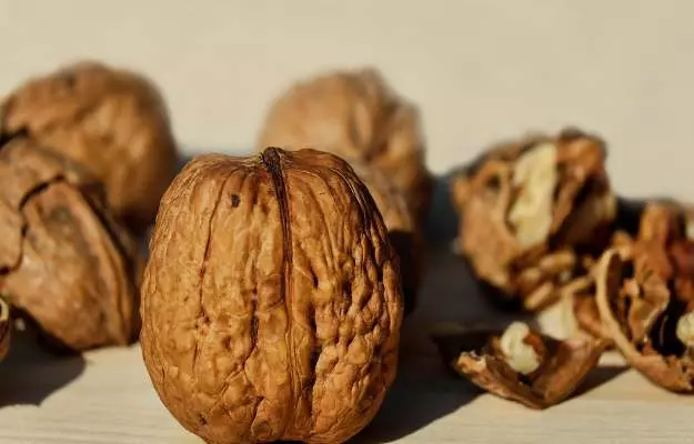 अखरोट के फायदे और नुकसान - Walnuts Benefits and Side-effects in Hindi